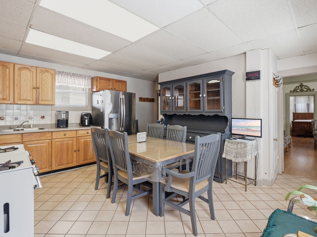 223 Stackpole Street Lowell, MA 01852 - Photo 6 of 42