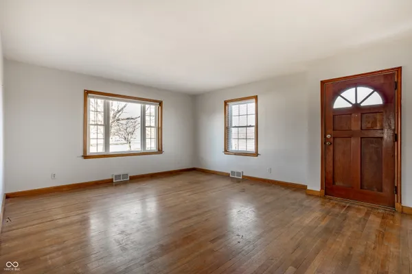 $190,000 | 5109 West Maxville Road, Winchester, IN 47394