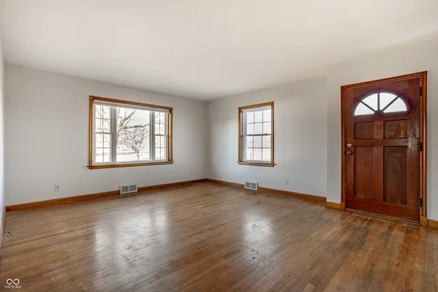 $198,900 | 5109 West Maxville Road, Winchester, IN 47394