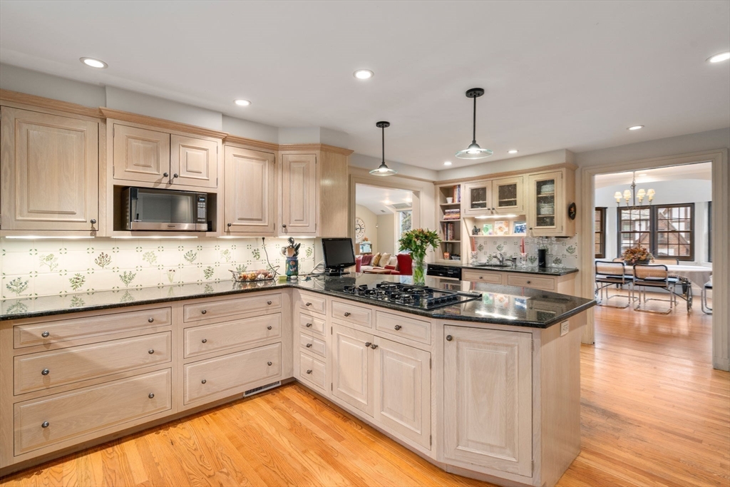 17 Lancaster Road Newton, MA 02458 - Photo 6 of 29