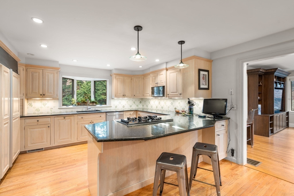 17 Lancaster Road Newton, MA 02458 - Photo 7 of 29