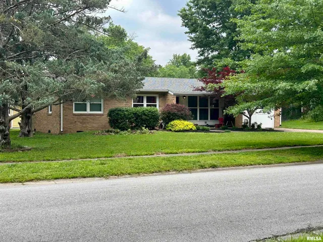 $149,900 | 1406 West Taylor Drive, Carbondale, IL 62901