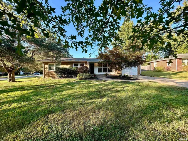 $149,900 | 1406 West Taylor Drive, Carbondale, IL 62901