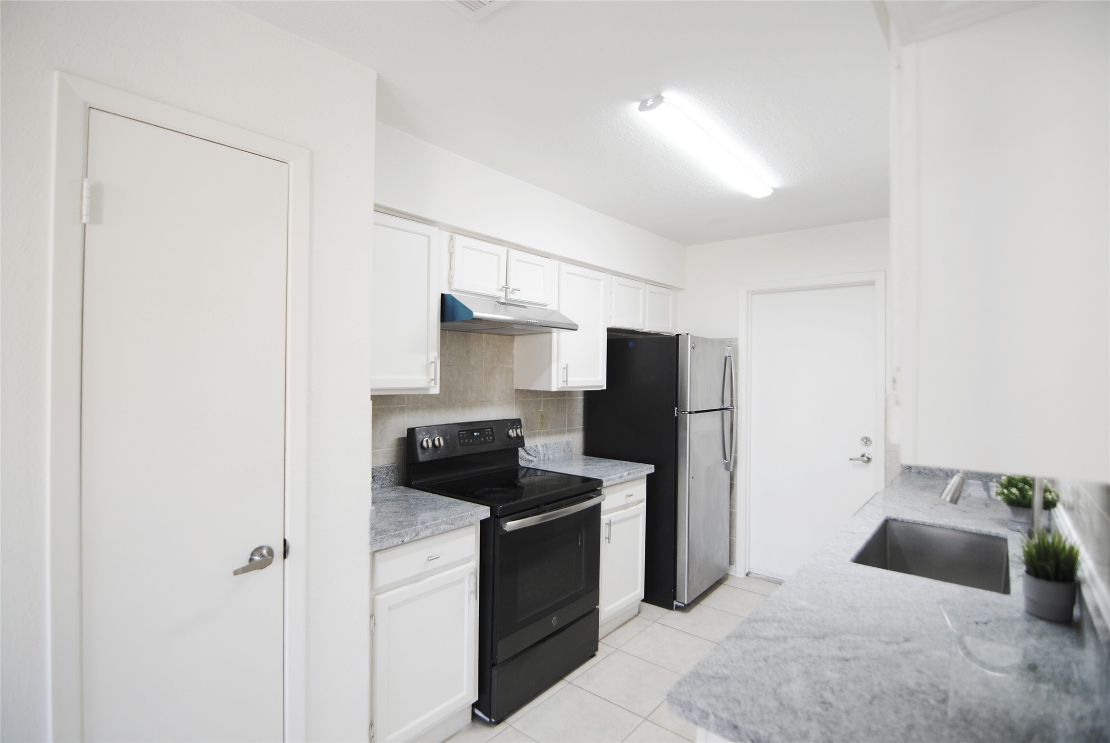 6207 Grandvale Drive Houston, TX 77072 - Photo 9 of 22