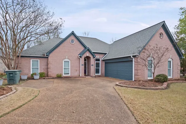 $344,900 | 956 Spinnaker Lane, Cordova, TN 38018