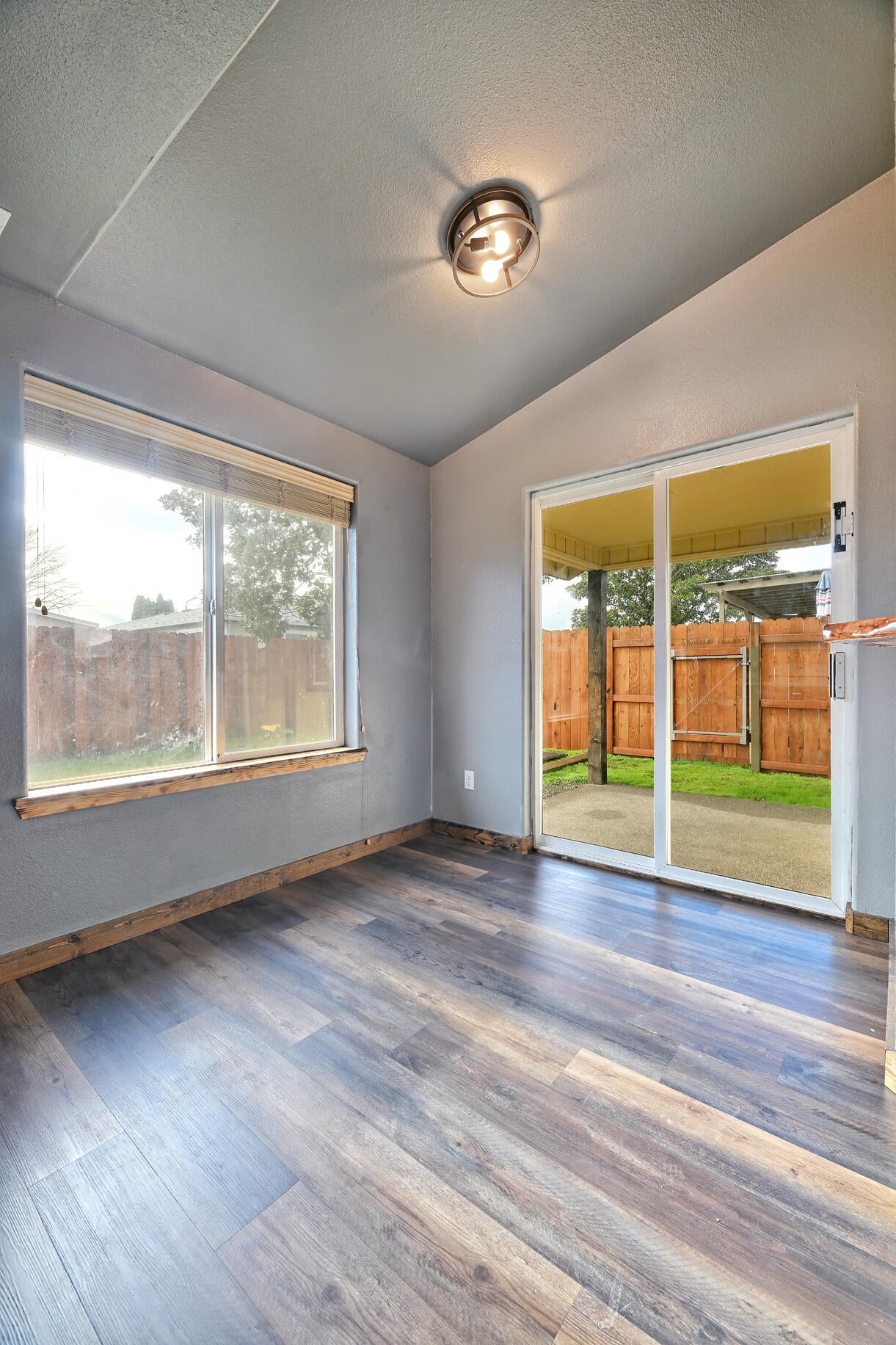 436 Mace Road Medford, OR 97501 - Photo 10 of 26 DSC_6413