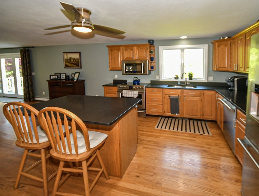 7 Woodman Road Amesbury, MA 01913 - Photo 4 of 36