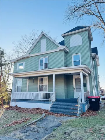 $1,195 | 811 Carlisle Street, Unit 2, New Castle, PA 16101