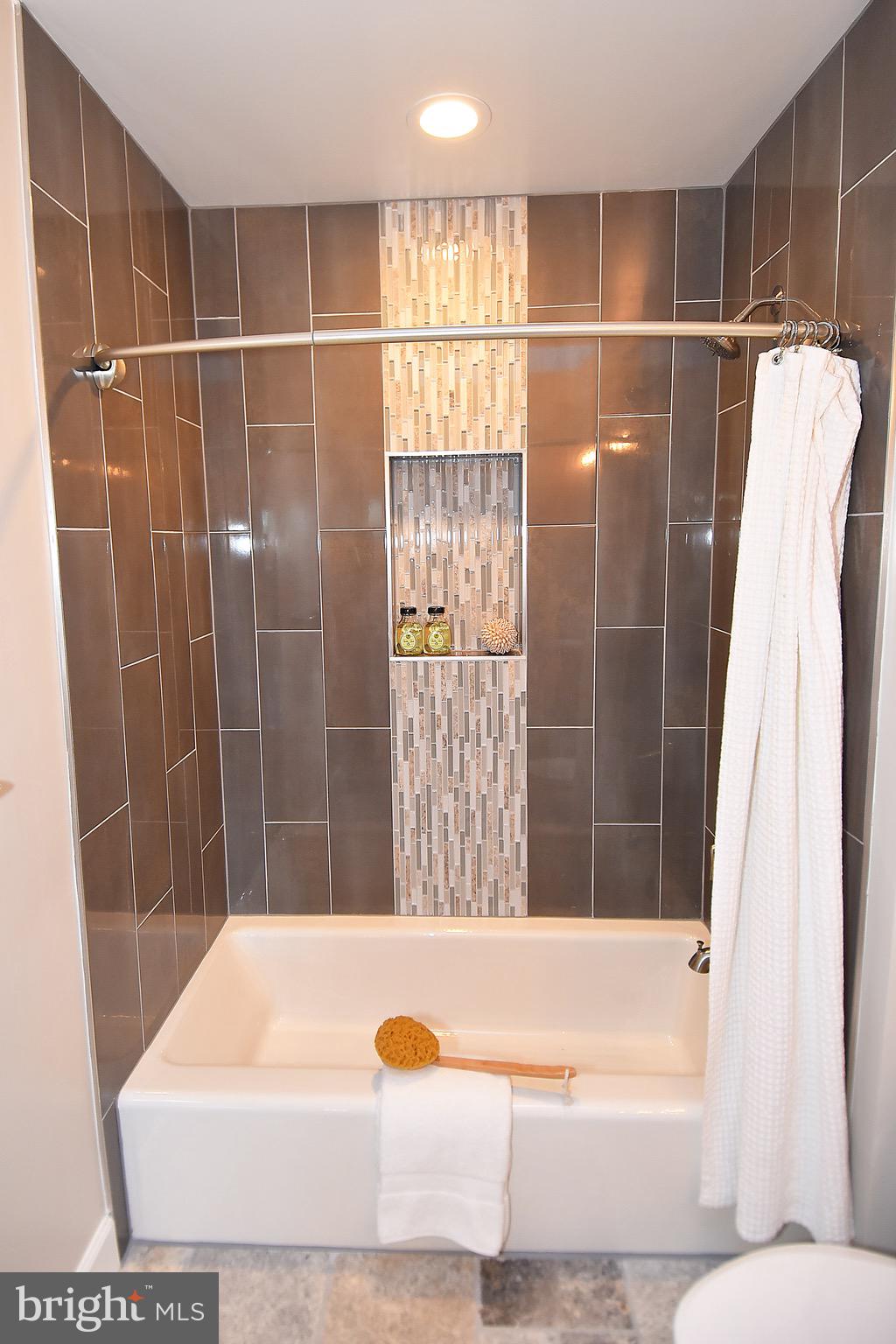 7801 Beech Tree Road Bethesda, MD 20817 - Photo 42 of 52 Hall Bathroom Tub/Shower