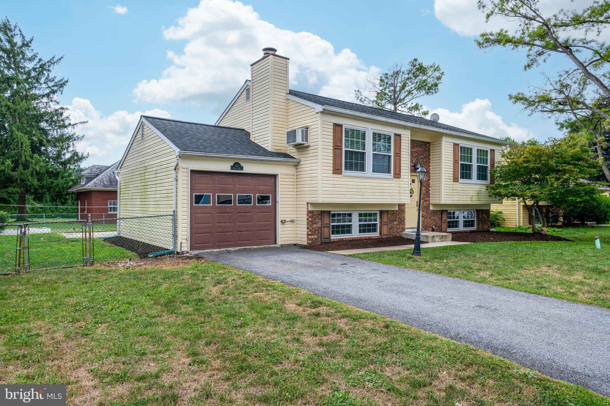 102 Warren Way Lancaster, PA 17601 - Photo 2 of 39 1-Car Garage