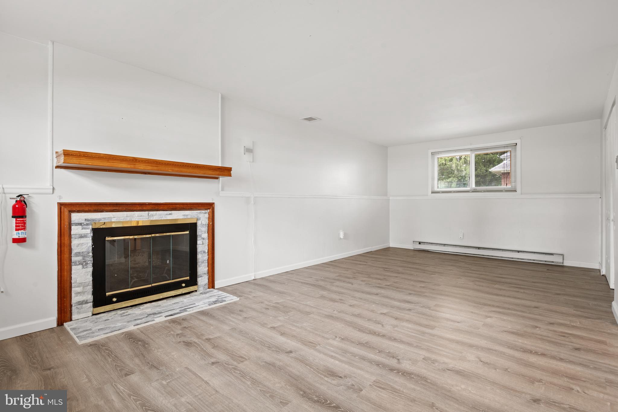 102 Warren Way Lancaster, PA 17601 - Photo 22 of 39 Family Room