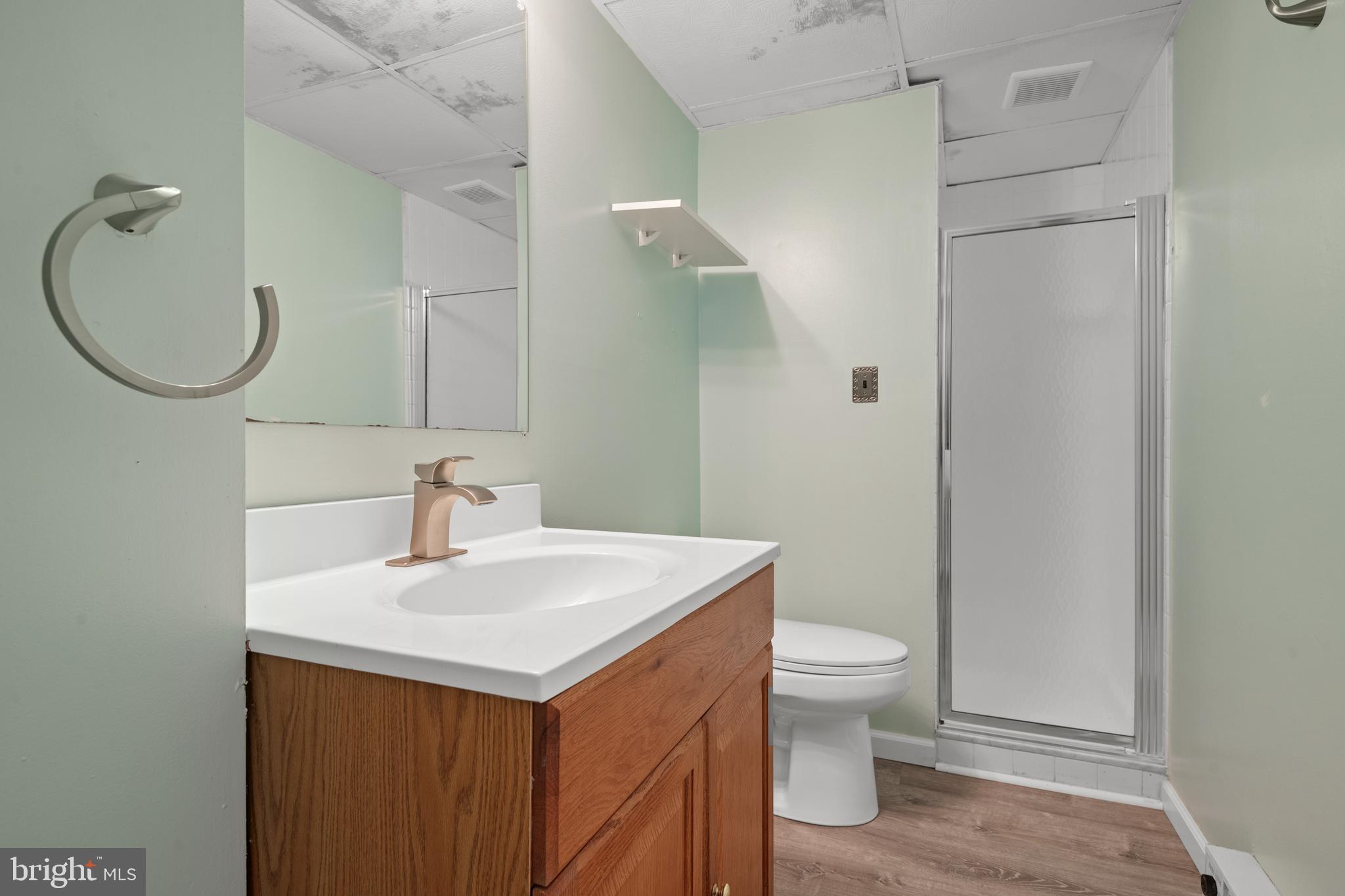 102 Warren Way Lancaster, PA 17601 - Photo 28 of 39 Bathroom 2