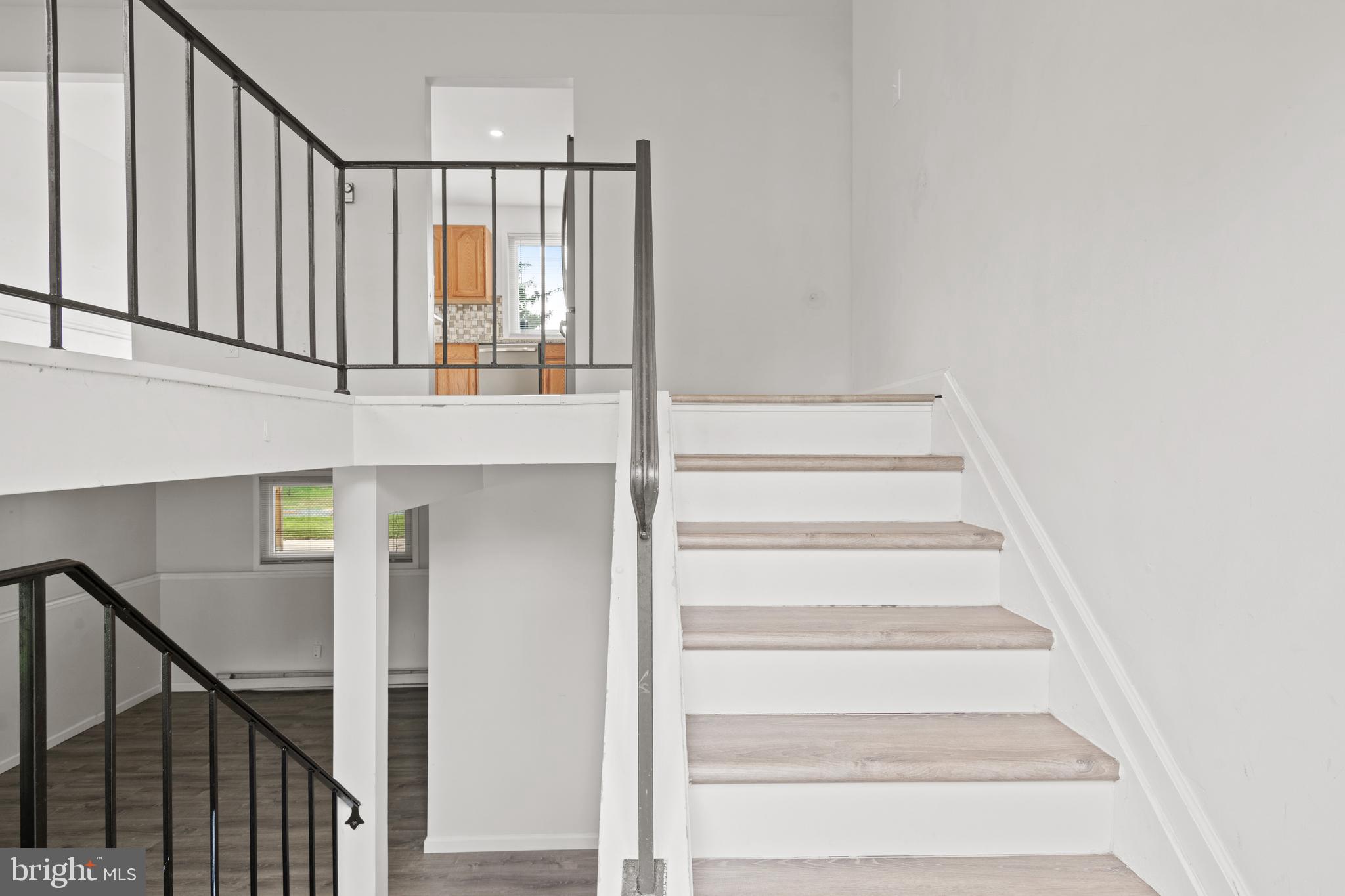 102 Warren Way Lancaster, PA 17601 - Photo 4 of 39 4BR Bi-level