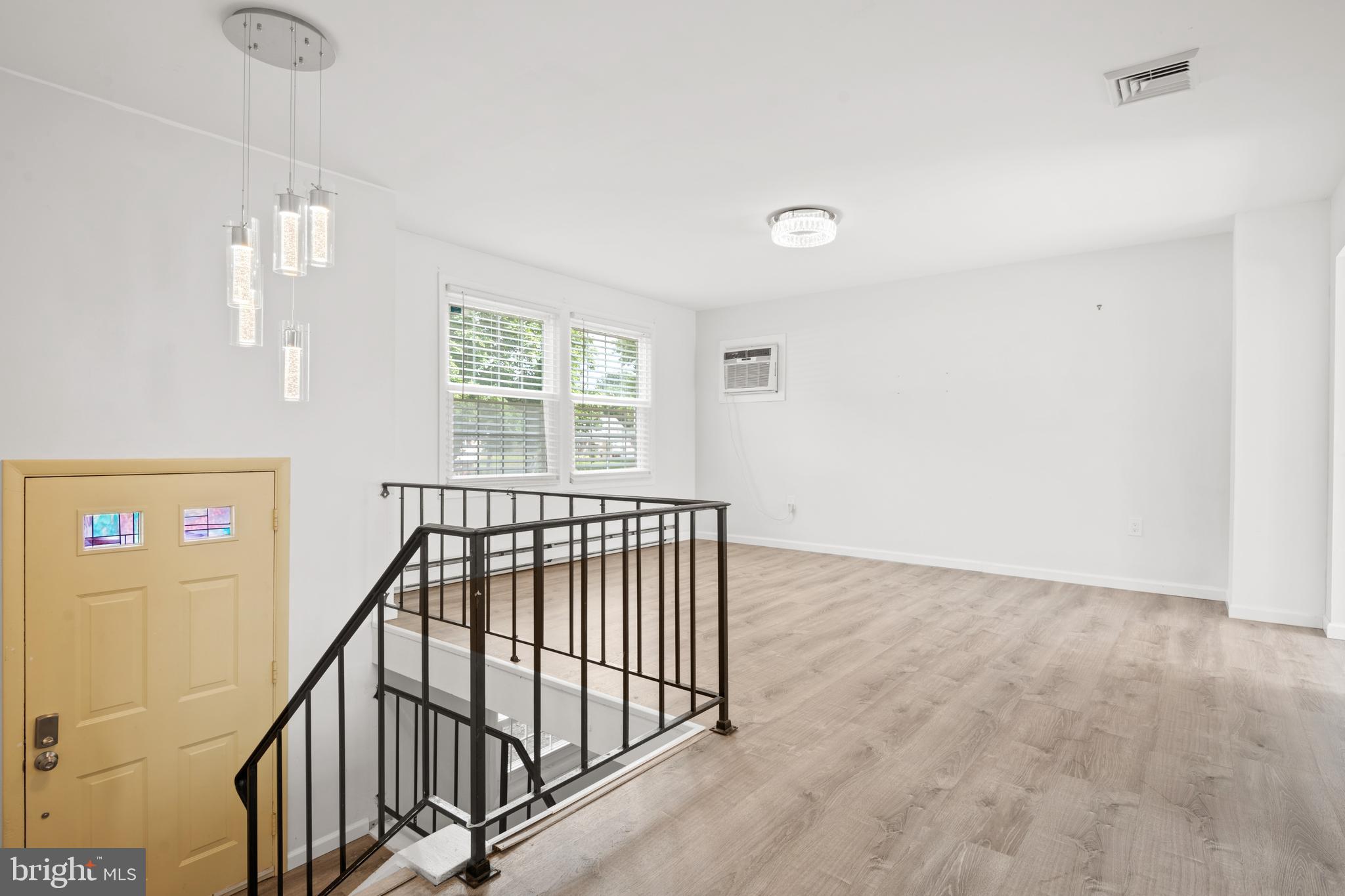 102 Warren Way Lancaster, PA 17601 - Photo 5 of 39 Living Room