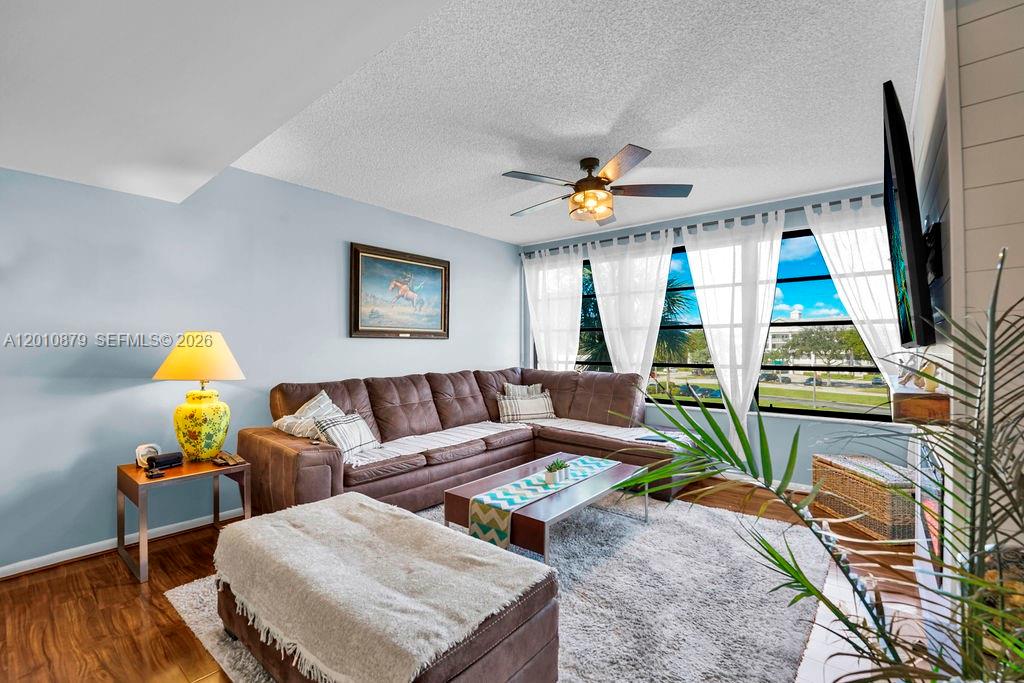 6049 Balboa Circle, Unit 302 Boca Raton, FL 33433 - Photo 11 of 32