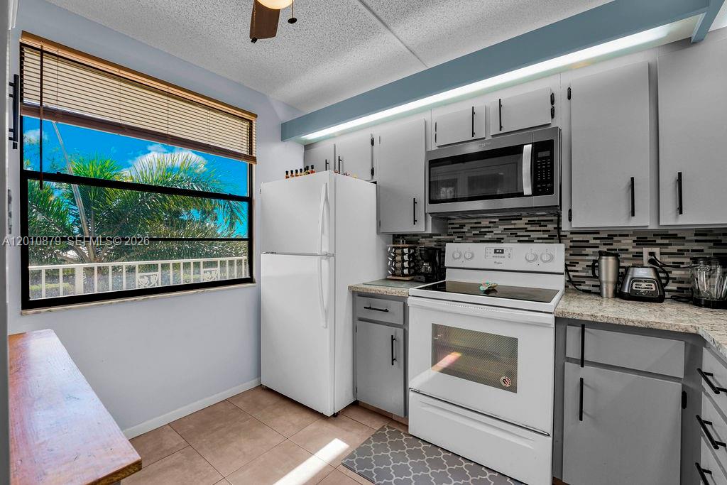 6049 Balboa Circle, Unit 302 Boca Raton, FL 33433 - Photo 3 of 32