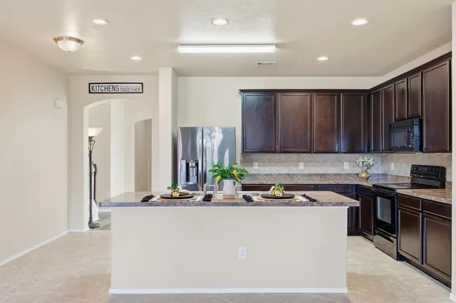 $390,995 | 921 John Kennedy Drive, Saginaw, TX 76179