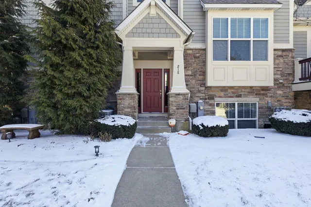 $2,900 | 218 Goldenrod Drive, Unit 218, Elgin, IL 60124