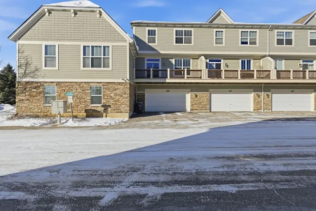 $2,900 | 218 Goldenrod Drive, Unit 218, Elgin, IL 60124