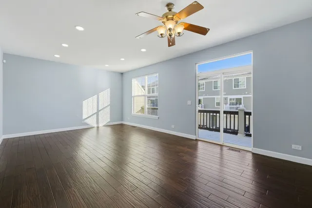 $2,900 | 218 Goldenrod Drive, Unit 218, Elgin, IL 60124