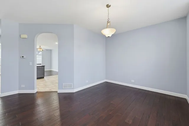 $2,900 | 218 Goldenrod Drive, Unit 218, Elgin, IL 60124