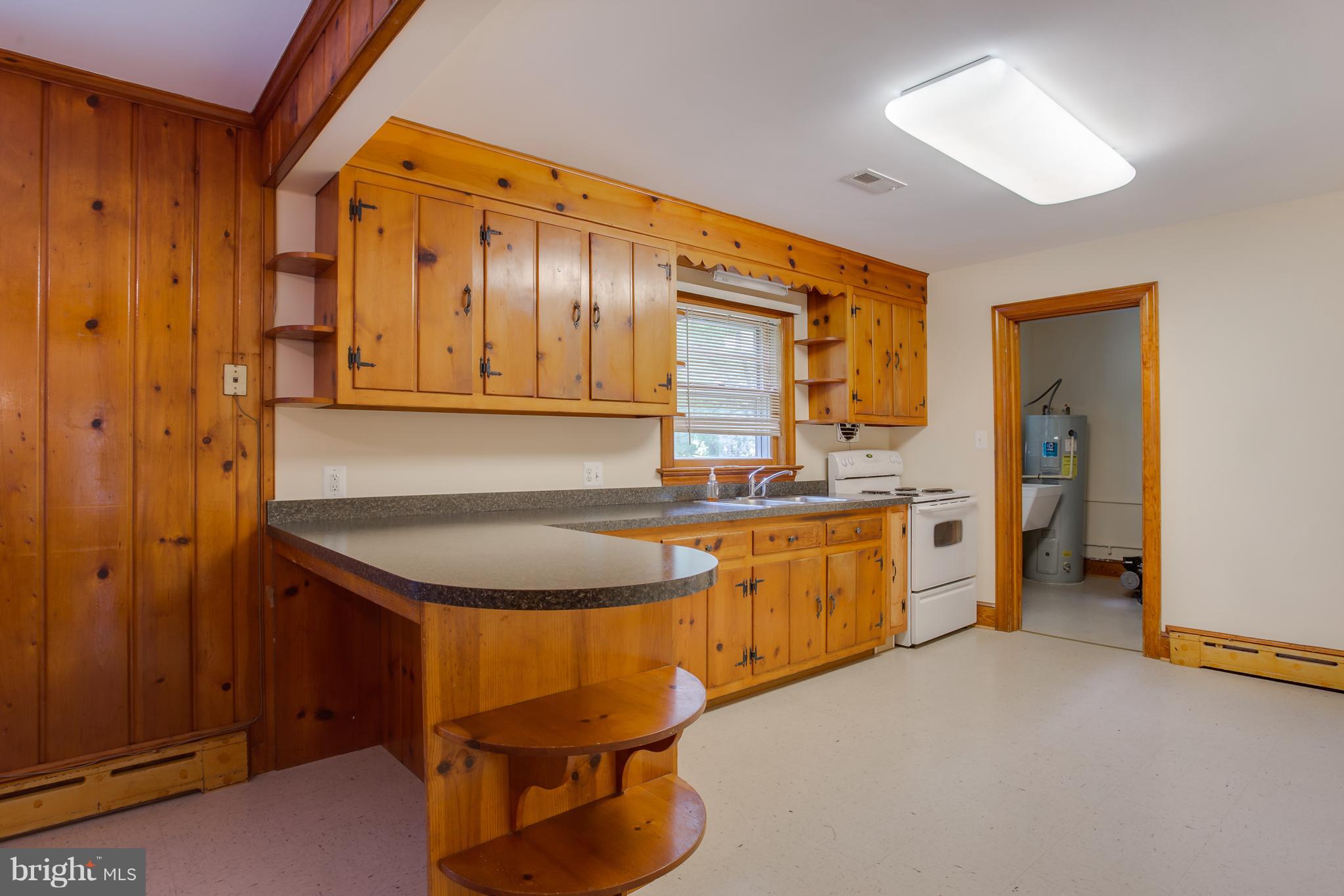 1787 Poplar Road Stafford, VA 22556 - Photo 4 of 24 CUSTOM BUILT CABINETS