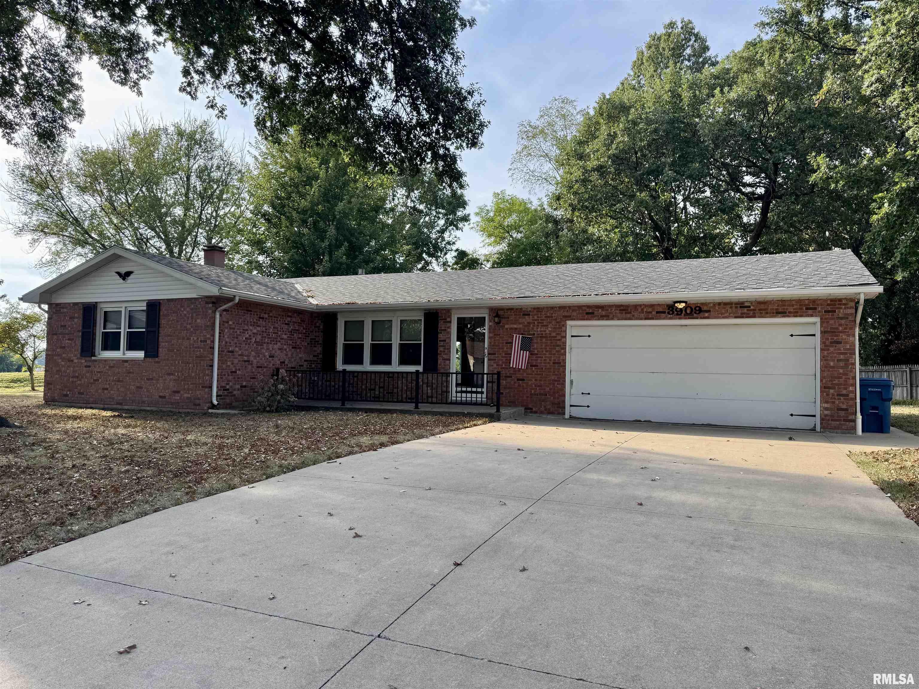 3909 Pine Tree Road Quincy, IL 62305 - Photo 1 of 31