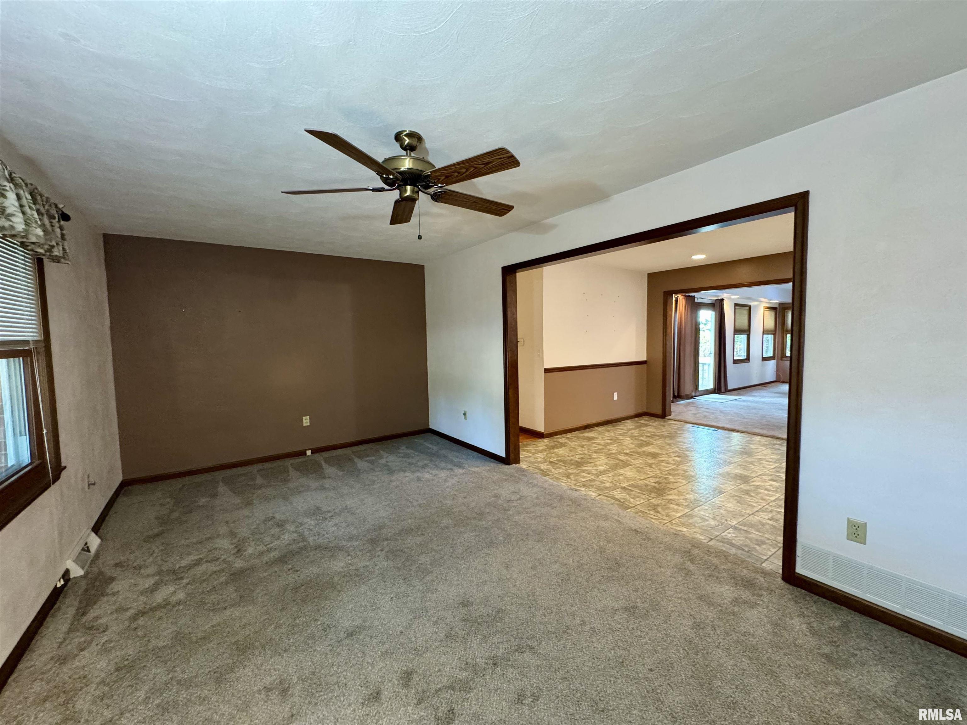 3909 Pine Tree Road Quincy, IL 62305 - Photo 2 of 31