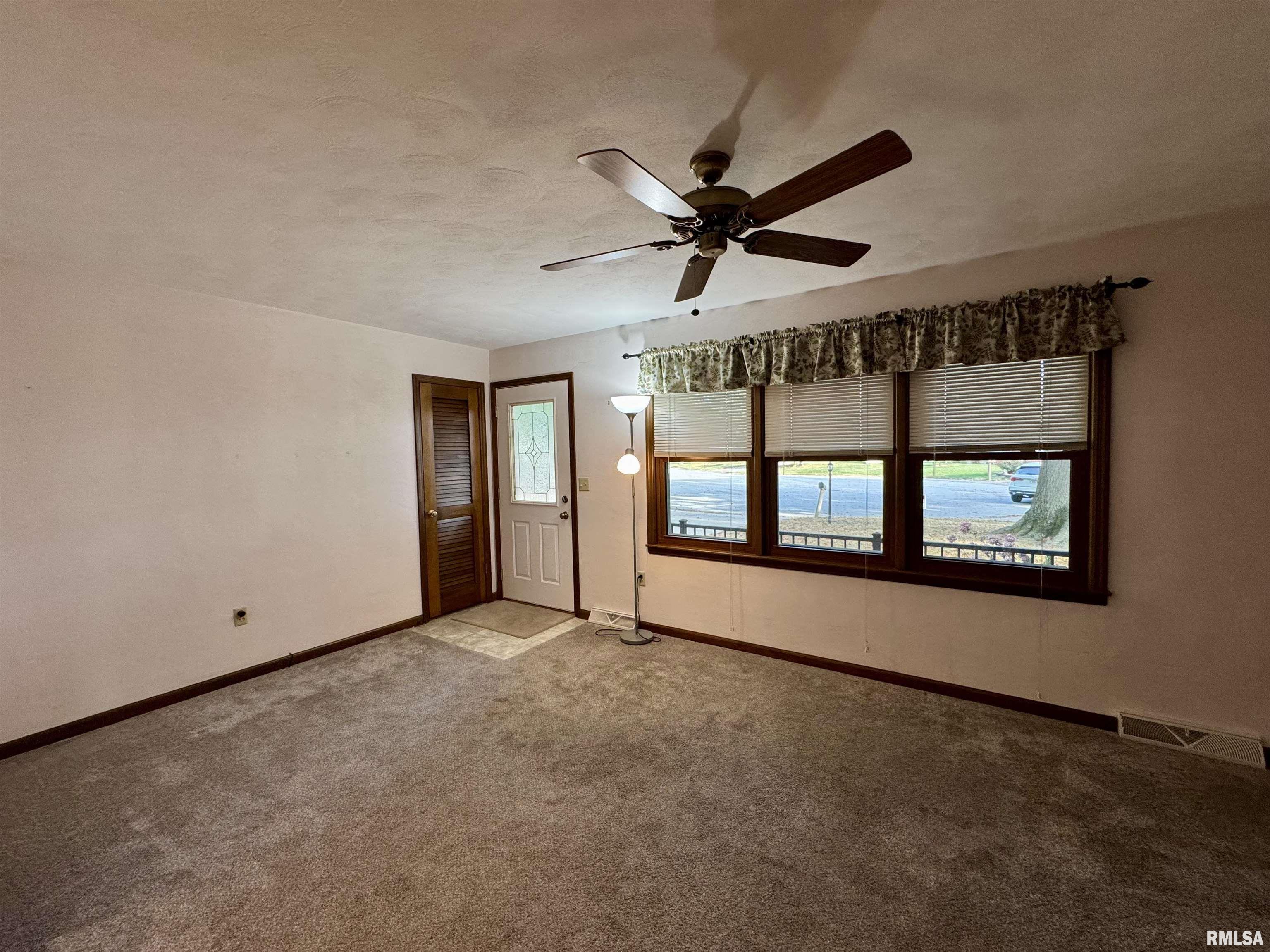 3909 Pine Tree Road Quincy, IL 62305 - Photo 3 of 31