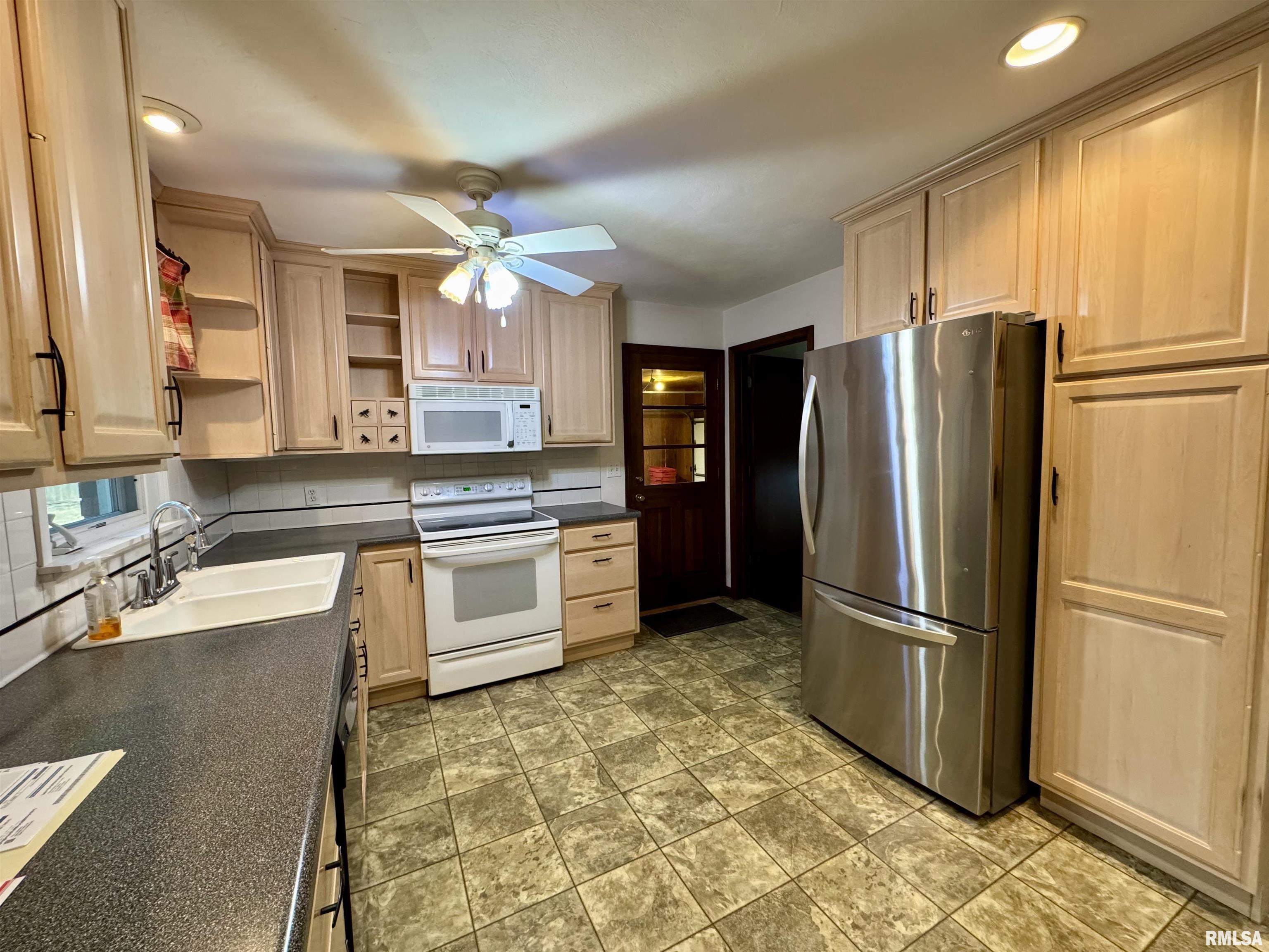 3909 Pine Tree Road Quincy, IL 62305 - Photo 4 of 31