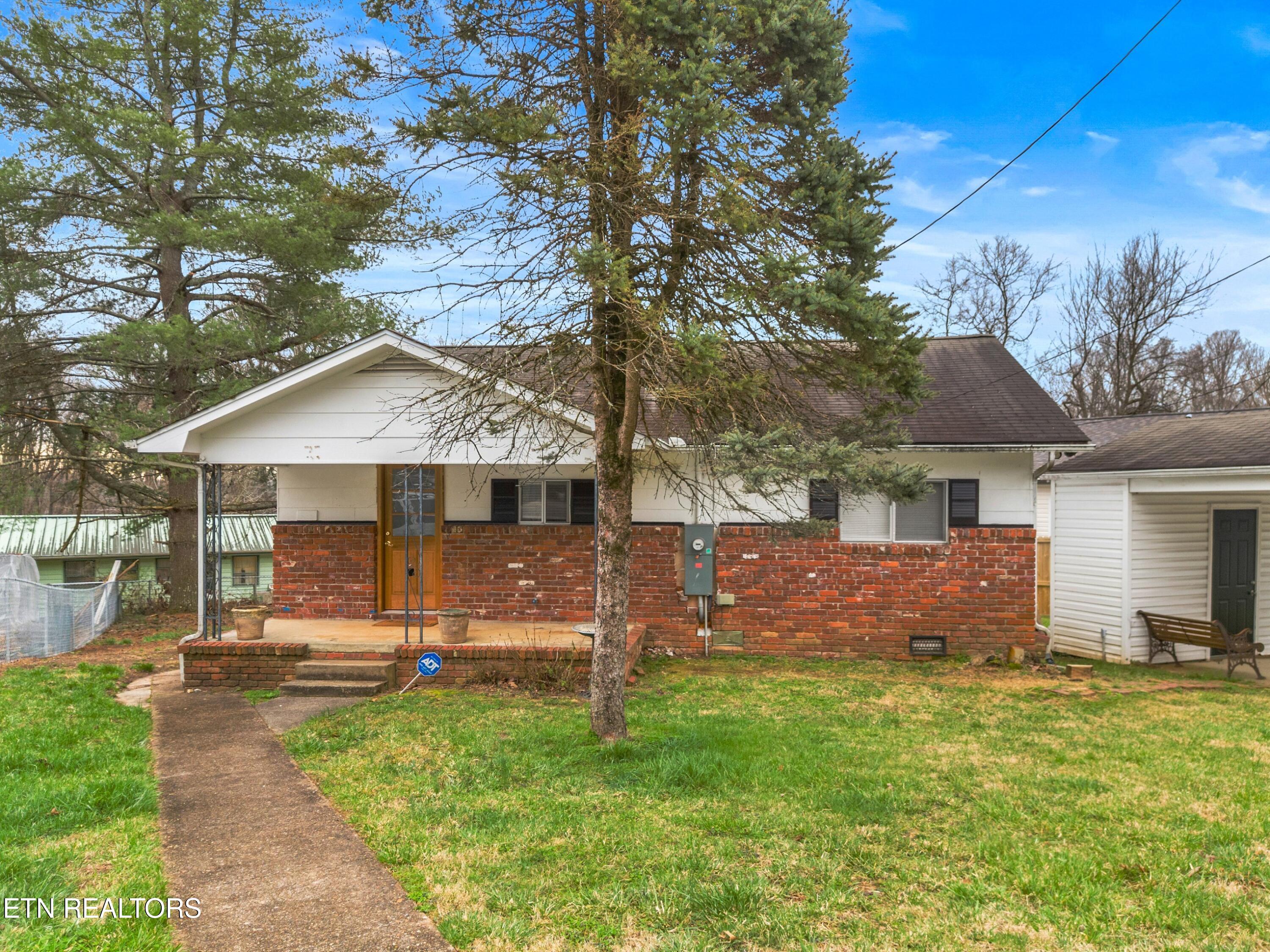 757 West Outer Drive Oak Ridge, TN 37830 - Photo 2 of 30 002-757WestOuterDrive-OakRidge-TN-37830-