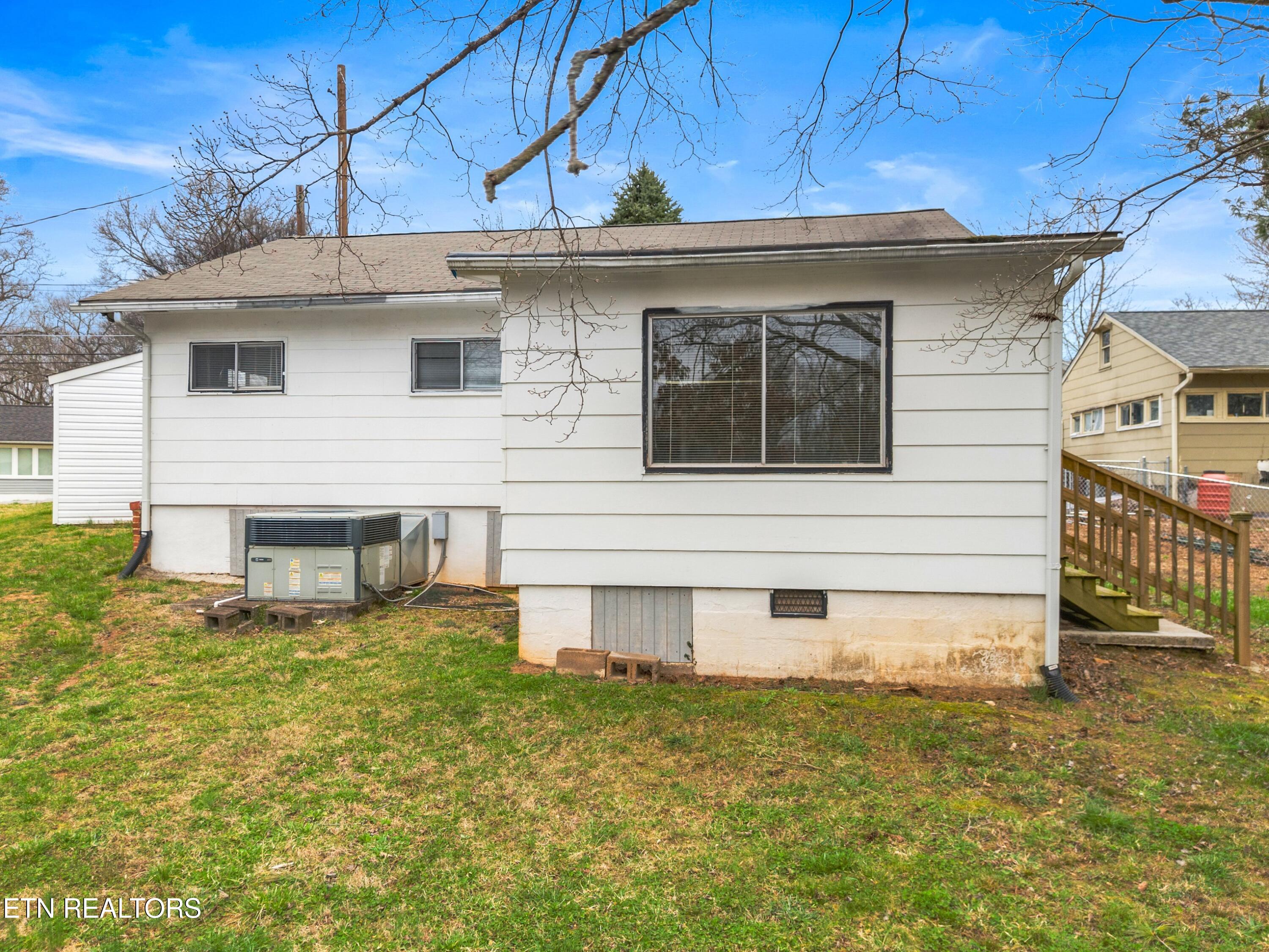 757 West Outer Drive Oak Ridge, TN 37830 - Photo 3 of 30 003-757WestOuterDrive-OakRidge-TN-37830-