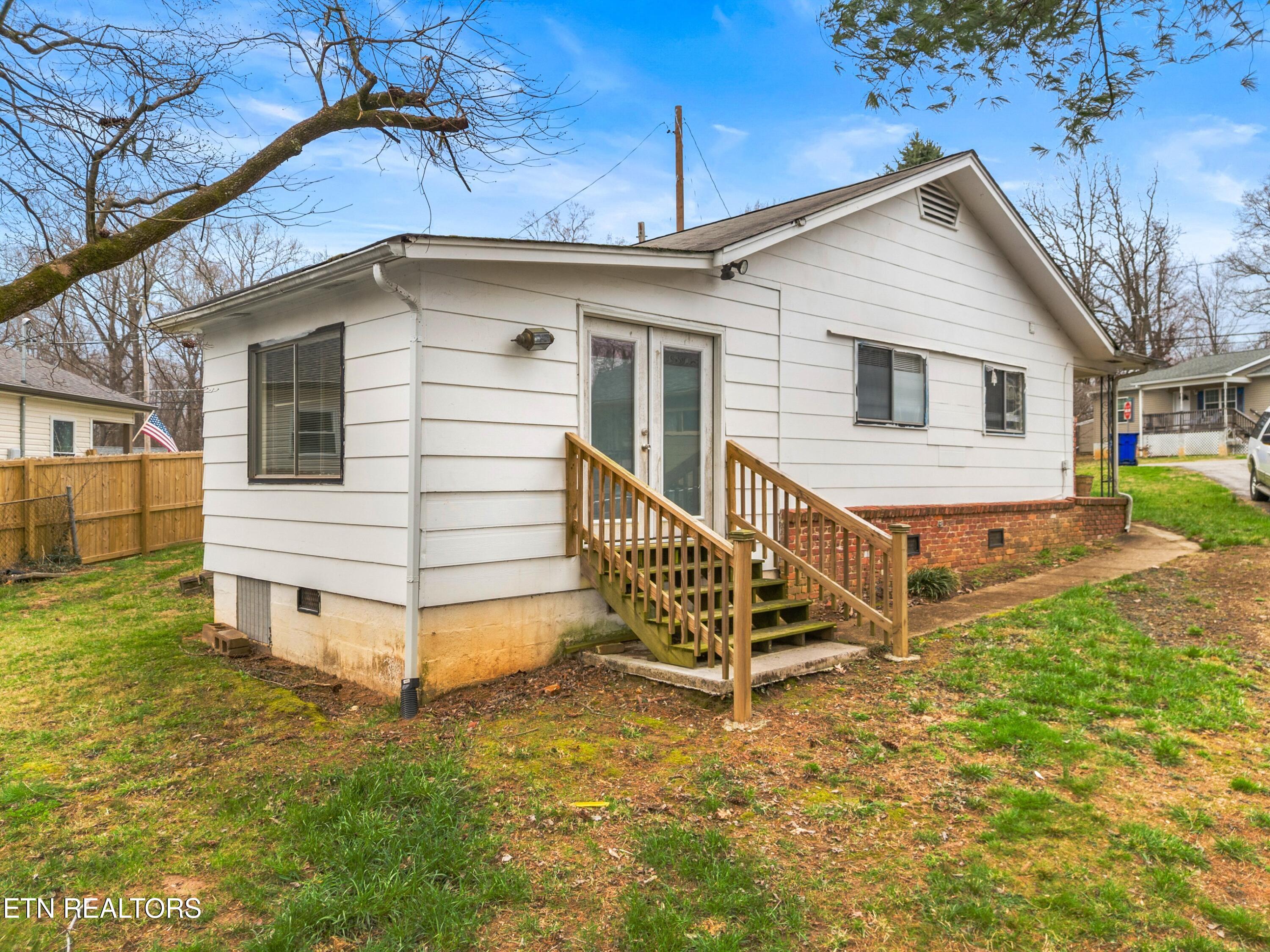 757 West Outer Drive Oak Ridge, TN 37830 - Photo 4 of 30 004-757WestOuterDrive-OakRidge-TN-37830-