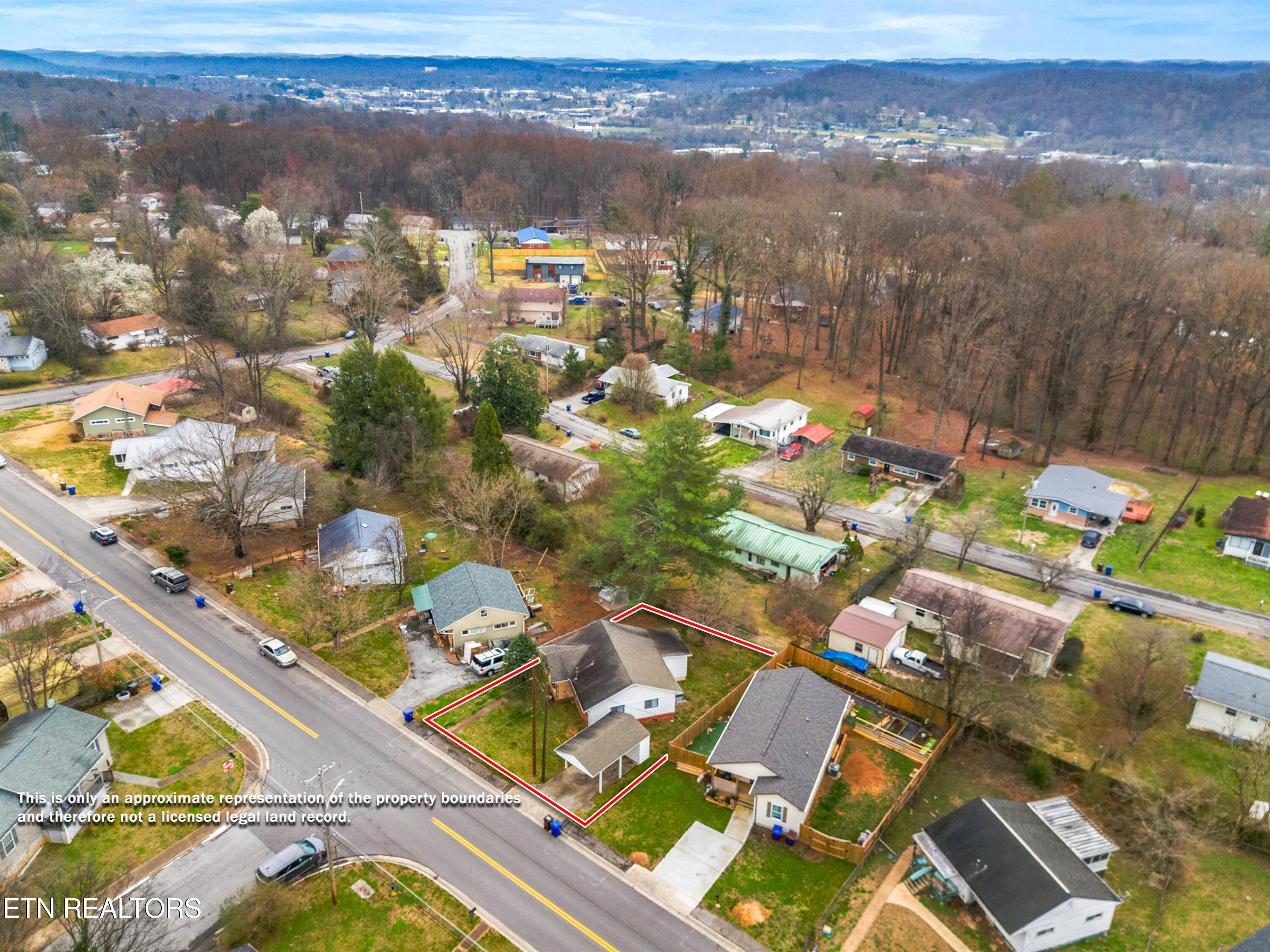757 West Outer Drive Oak Ridge, TN 37830 - Photo 5 of 30 005-757WestOuterDrive-OakRidge-TN-37830-