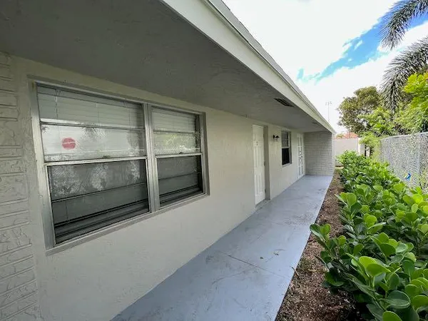 $2,200 | 1611 Johnson Street, Unit 2, Lake Worth Beach, FL 33460