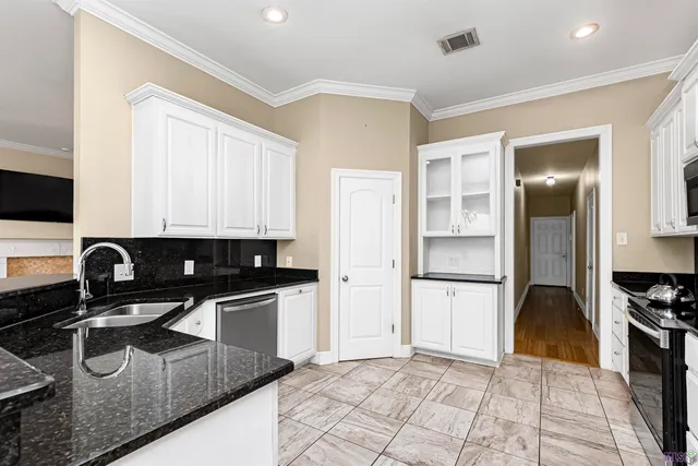 $325,000 | 11336 Meadow View Drive, Denham Springs, LA 70726