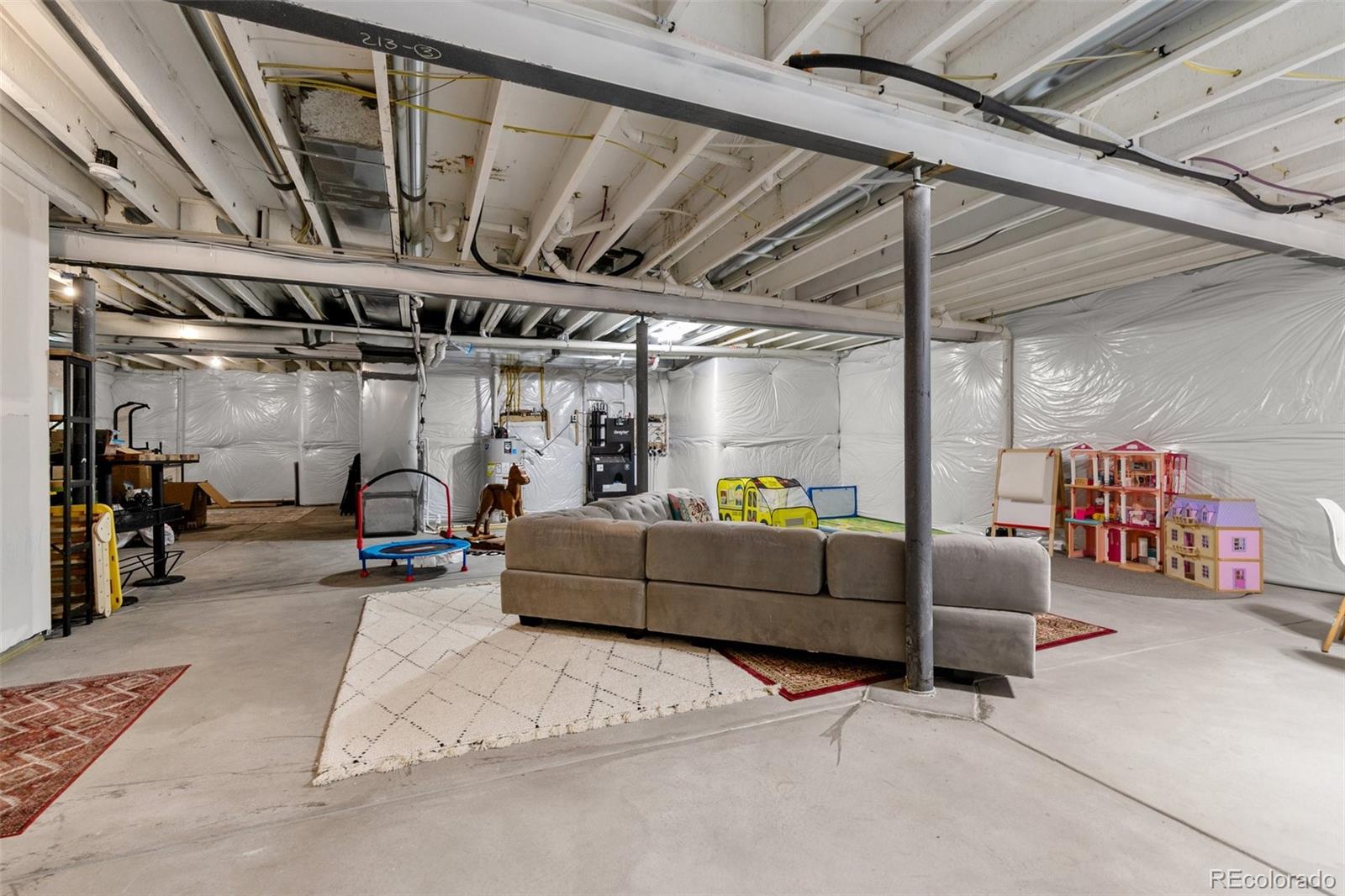 6267 North Florence Way Denver, CO 80238 - Photo 33 of 41 a view of livingroom with furniture