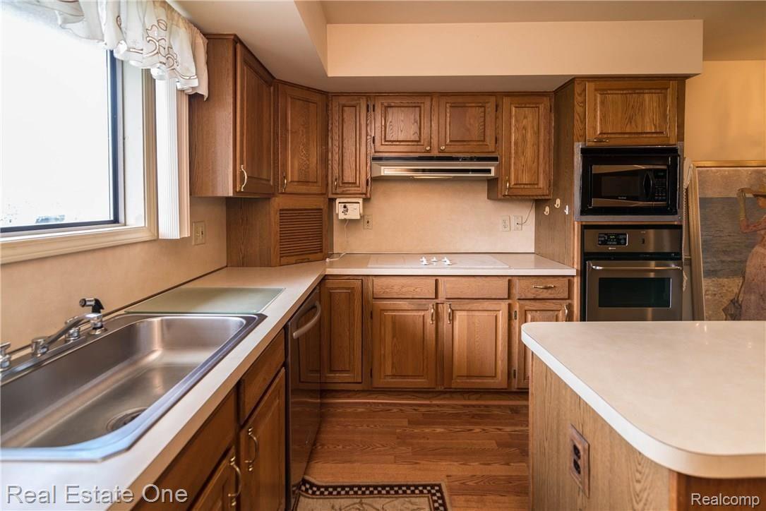 7877 North Gregory Road Fowlerville, MI 48836 - Photo 7 of 26 Lots of cabinetry and counter space