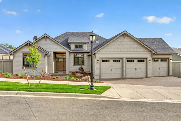 $950,000 | 4090 Crystal Springs Drive, Medford, OR 97504