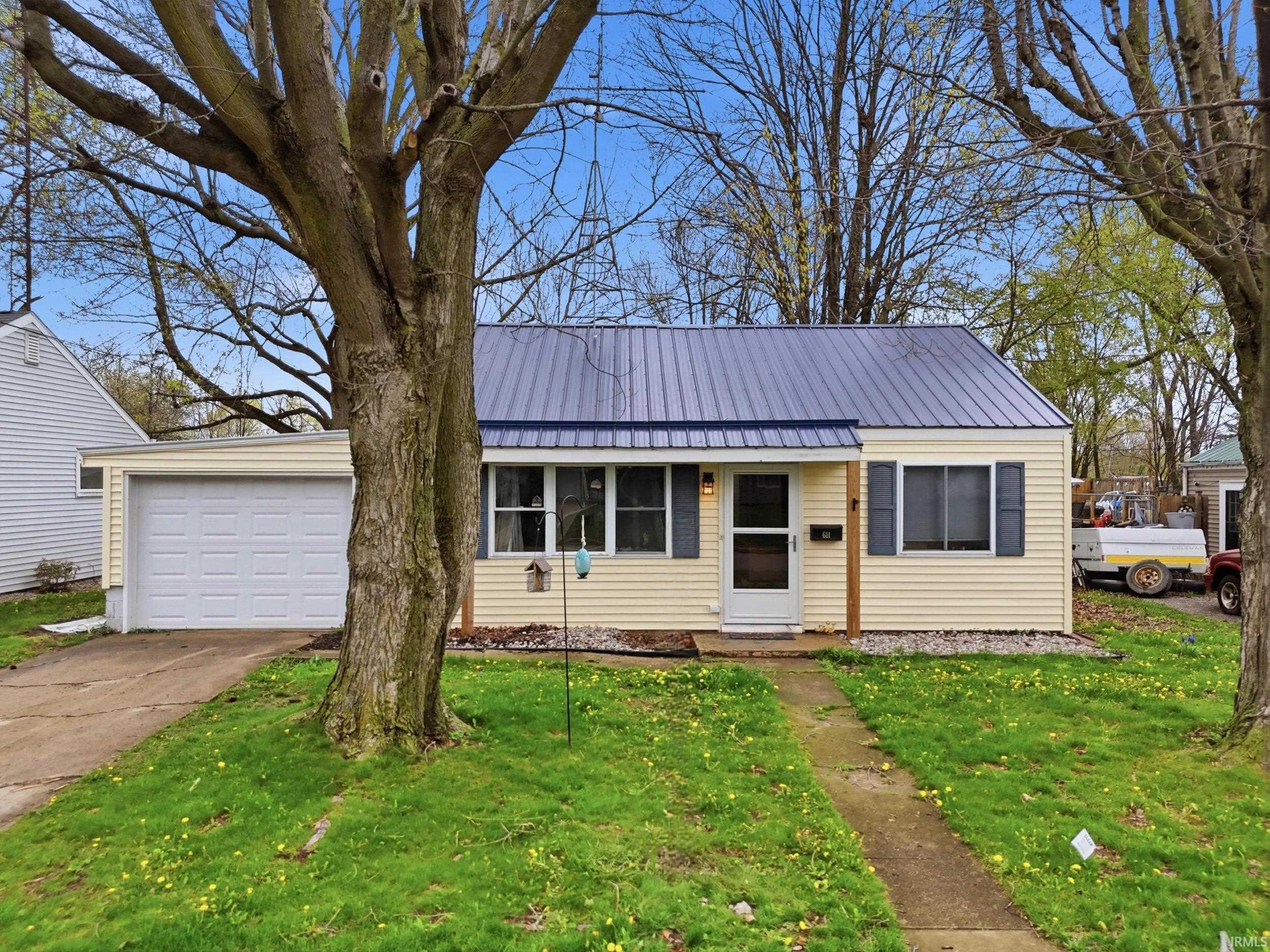 611 Randolph Street Angola, IN 46703 - Photo 2 of 23