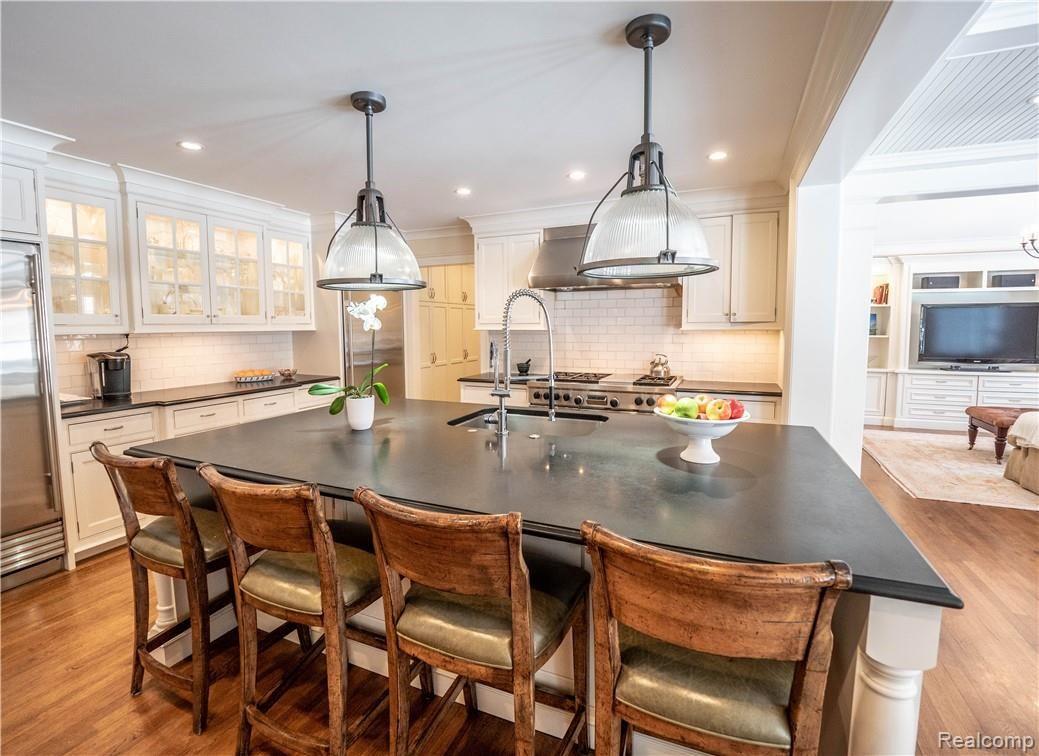 326 Keswick Road Bloomfield Hills, MI 48304 - Photo 9 of 33 P1633824-HDR.jpg