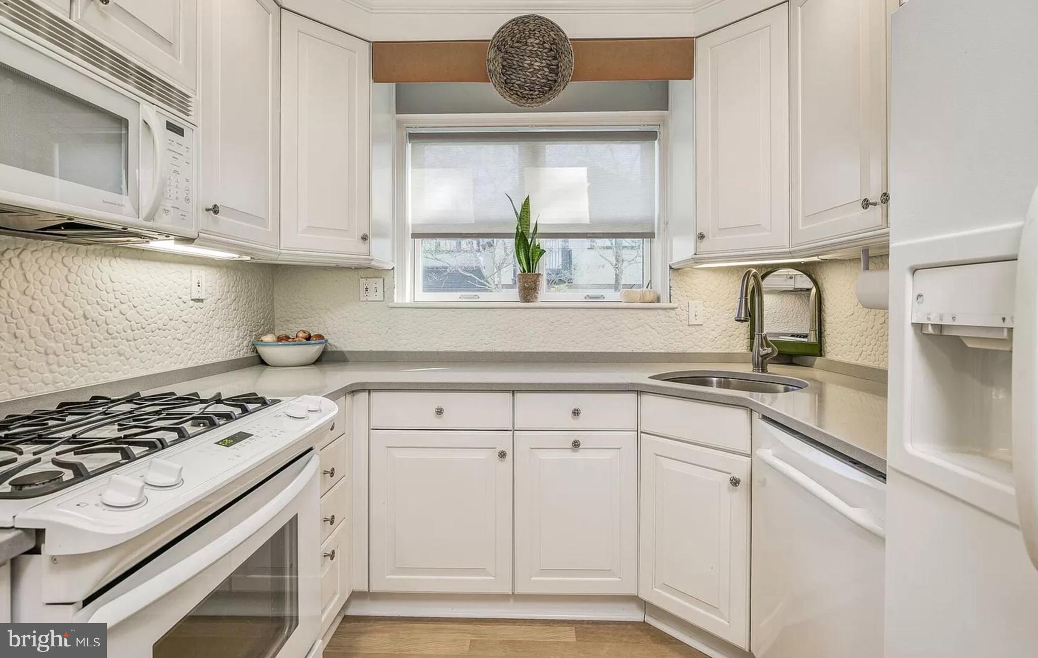 5209 Sangamore Road Bethesda, MD 20816 - Photo 2 of 4