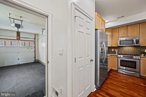 $749,000 | 201 Commodore Court, Philadelphia, PA 19146