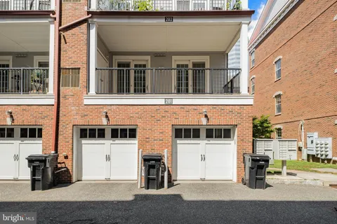 $749,000 | 201 Commodore Court, Philadelphia, PA 19146