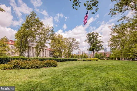 $749,000 | 201 Commodore Court, Philadelphia, PA 19146