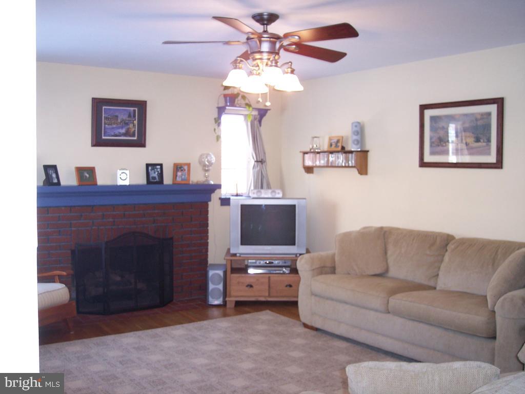 32 Campbelltown Road Palmyra, PA 17078 - Photo 3 of 9 Gallery Image 3