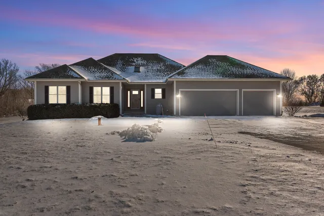 $619,900 | N5372 Loraine Drive, Fredonia, WI 53021