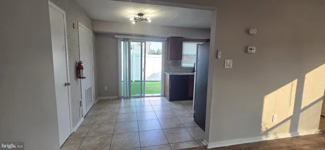 a view of an entryway with a livingroom