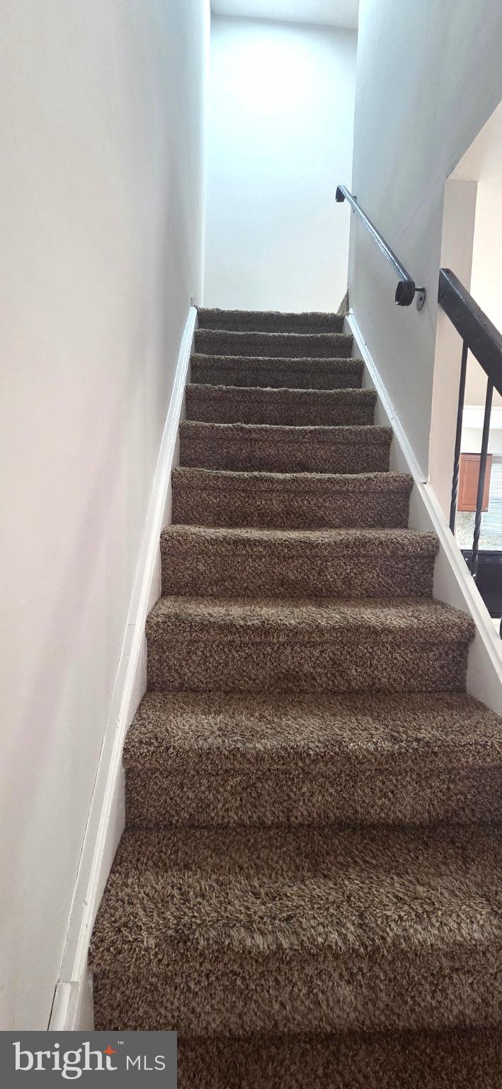 15 Lawrence Court Sicklerville, NJ 08081 - Photo 18 of 33 a view of entryway