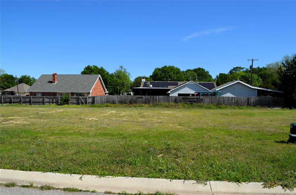 304 Preston Road Mabank, TX 75147 - Photo 1 of 6 a view of a house with yard and sitting area